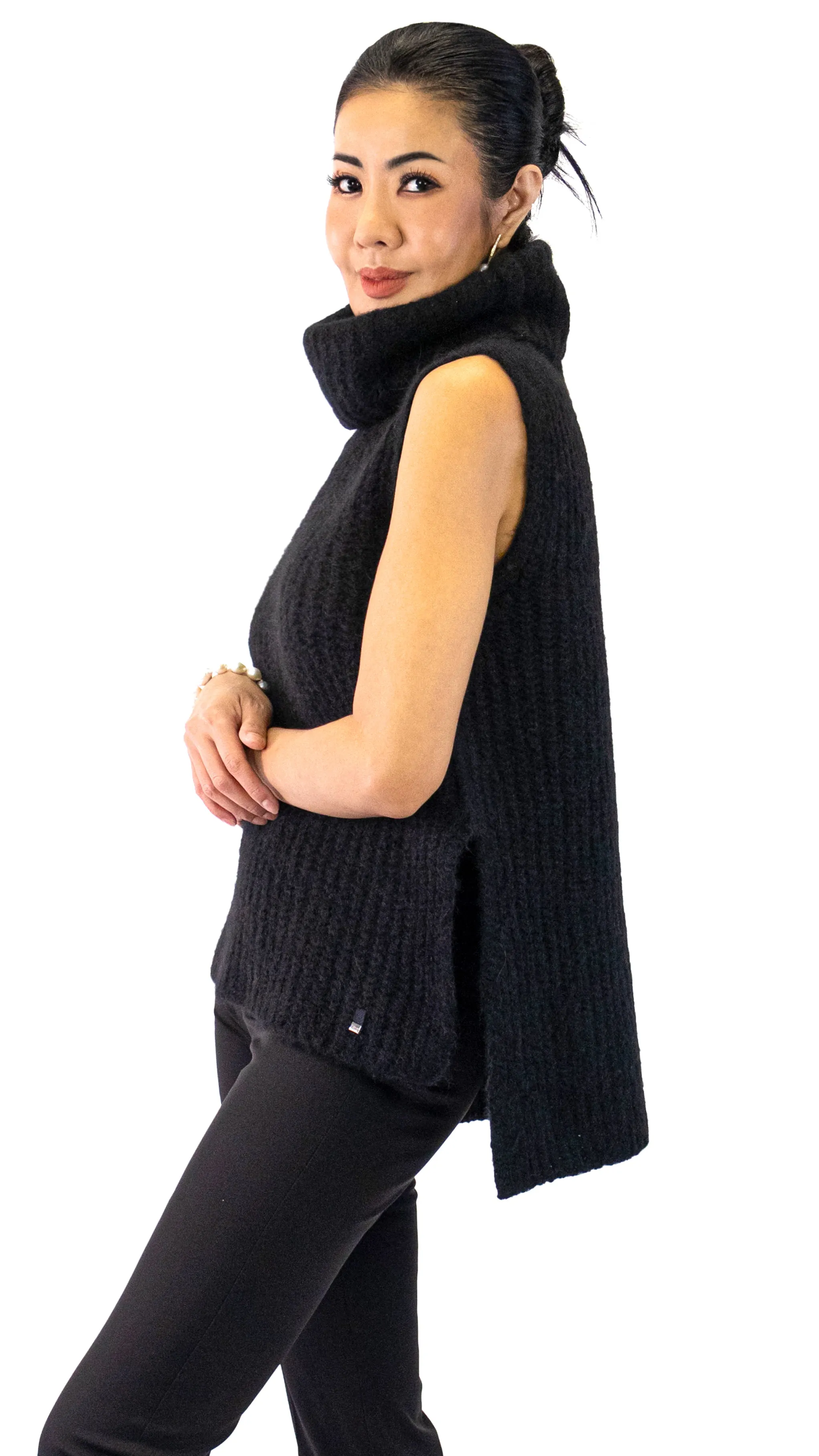 Alpaca Turtleneck Sweater Vest - Black