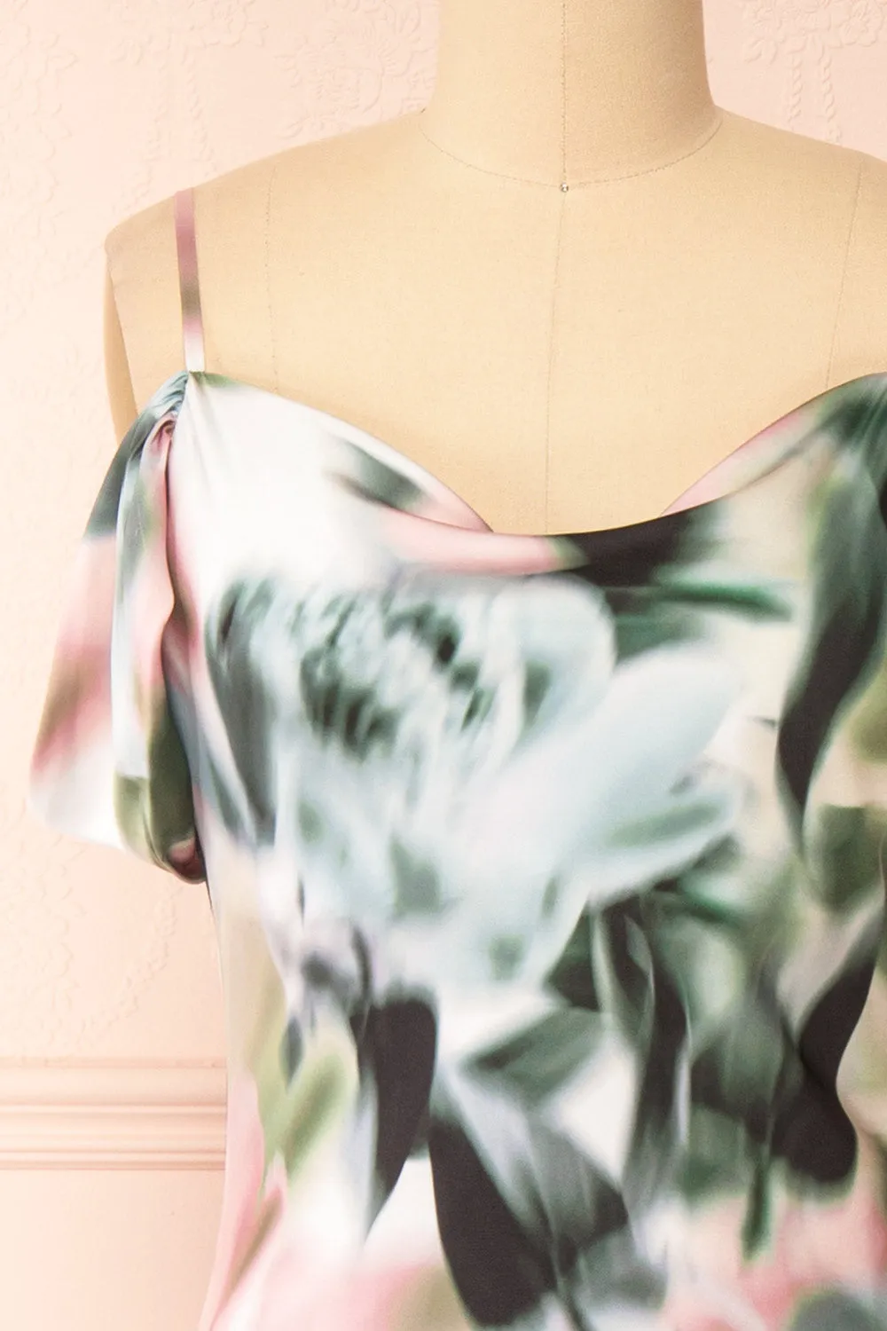 Nefera | Colorful Blurry Floral Satin Dress