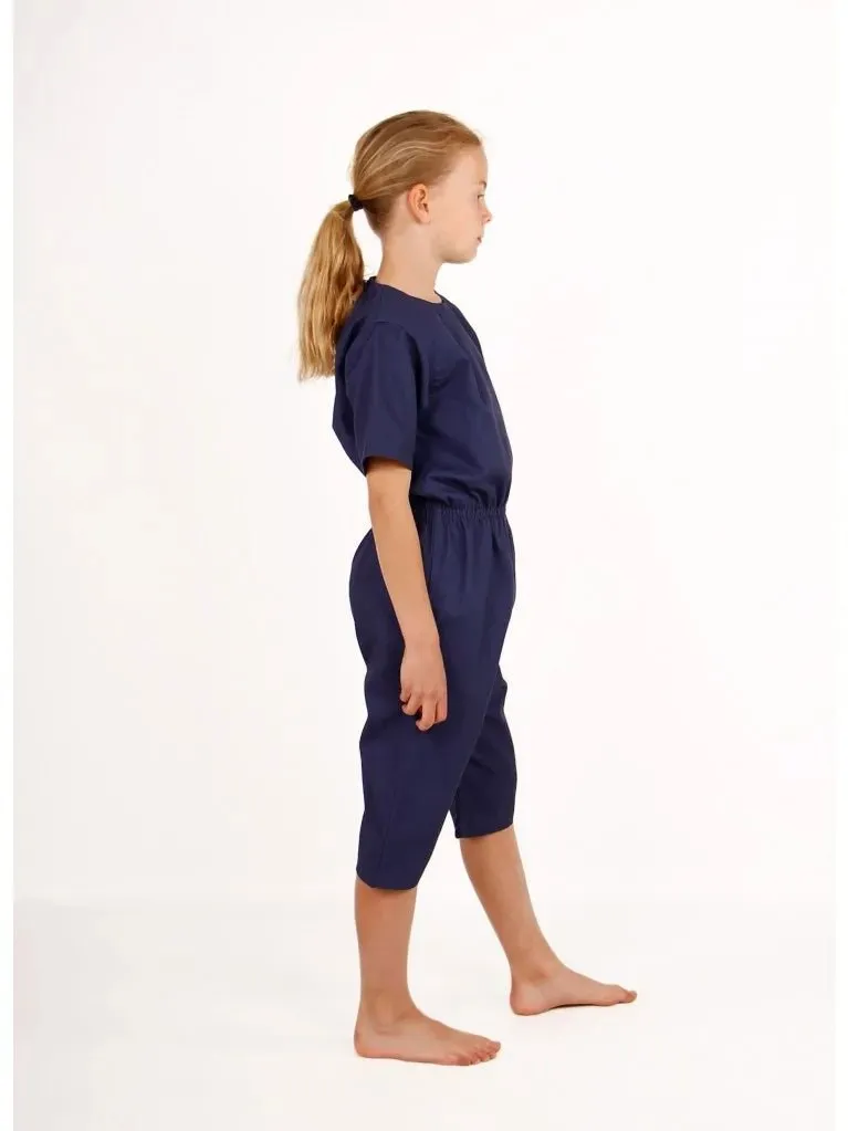 Rip-resistant bodysuit for children with short sleeves and short legs